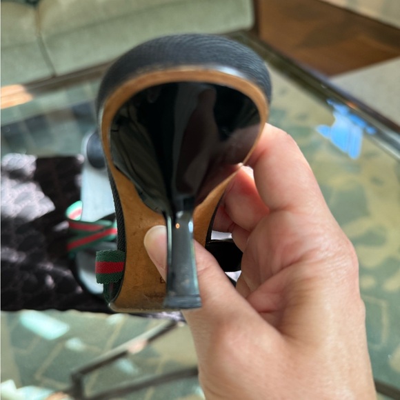 Vintage Gucci Women's Red & Green Ribbon & Leather Strap Kitten Heels | Size 6 - Picture 7 of 12